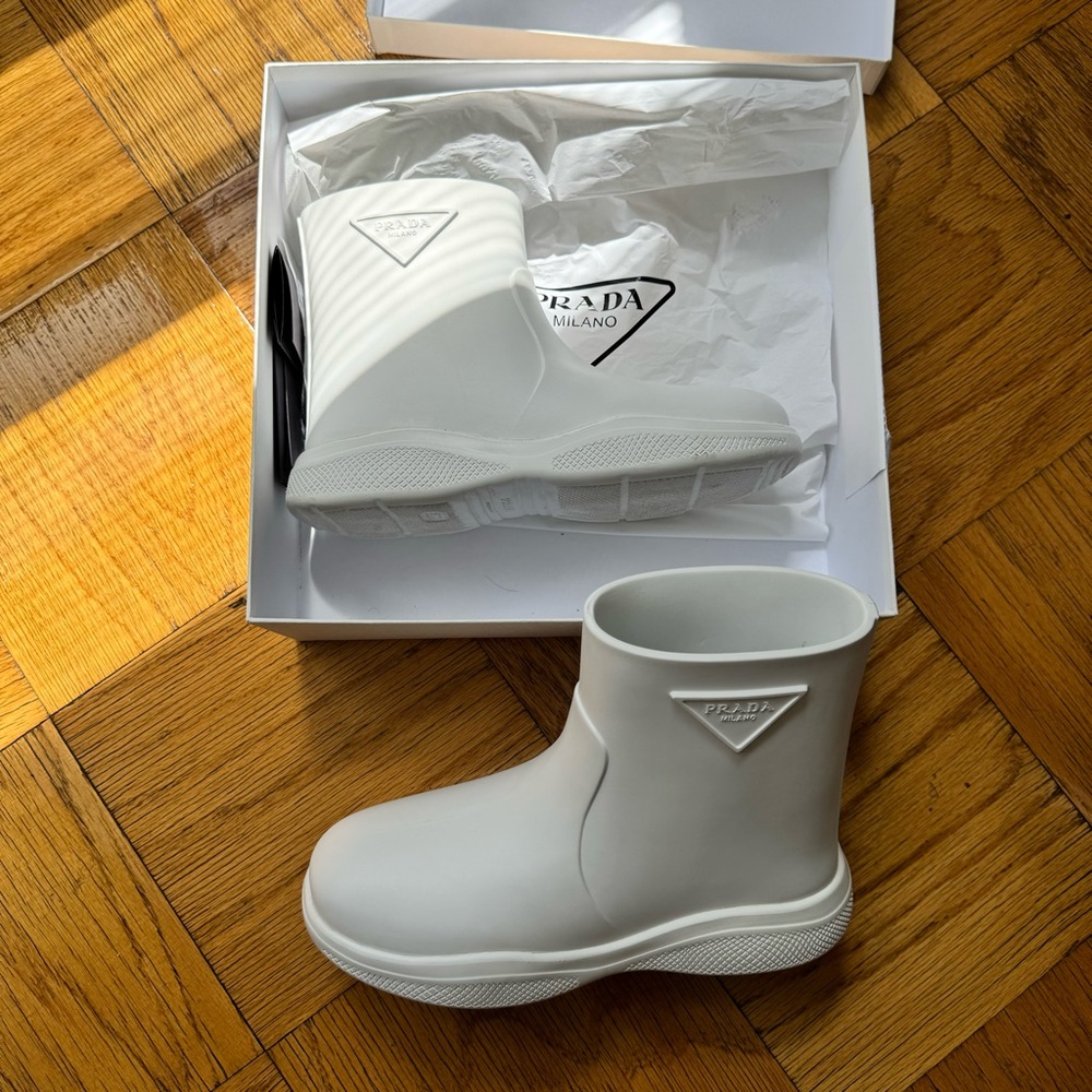 PRADA // RUBBER ANKLE RAIN BOOT - Picture 8 of 8